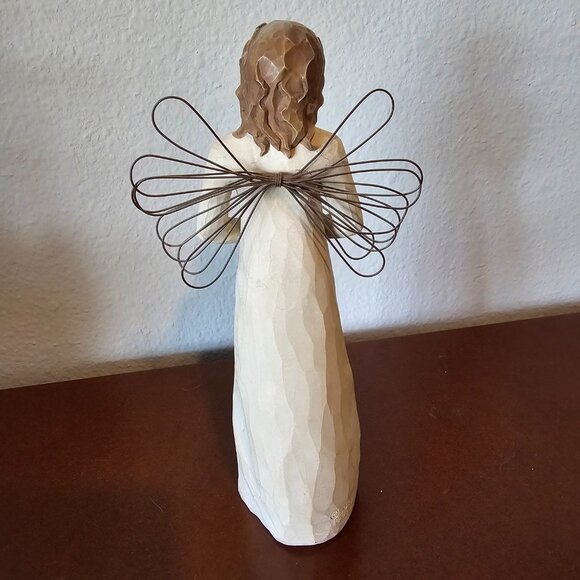 Willow Tree "Welcoming Angel" Holding Pineapple by Susan Lordi 2002 8 1/2” Tall - Picture 2 of 2